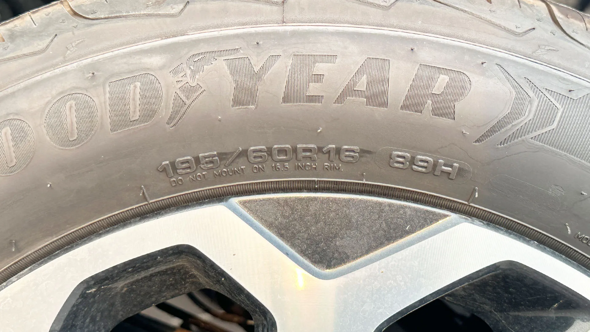 Suzuki Fronx image 9