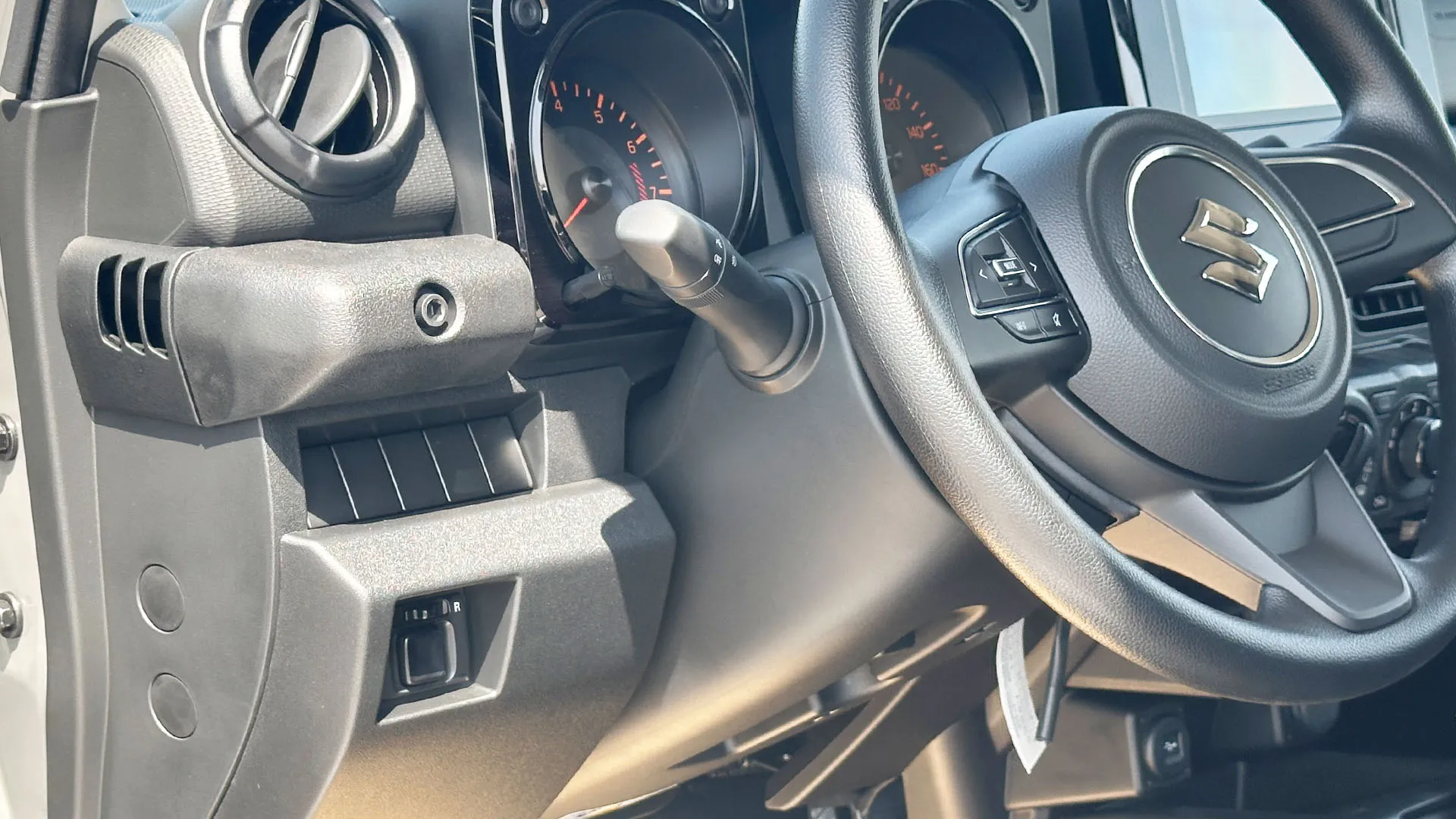 Suzuki Jimny image 13